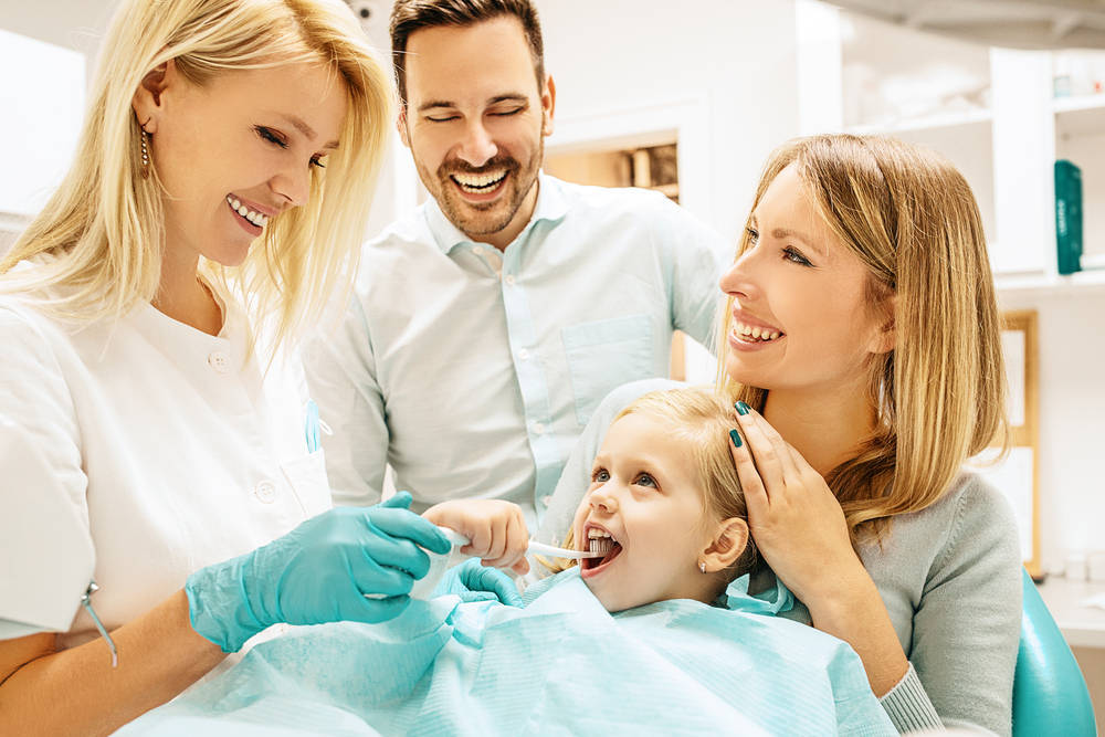 Acudir al dentista es una actividad que debemos de hacer en familia